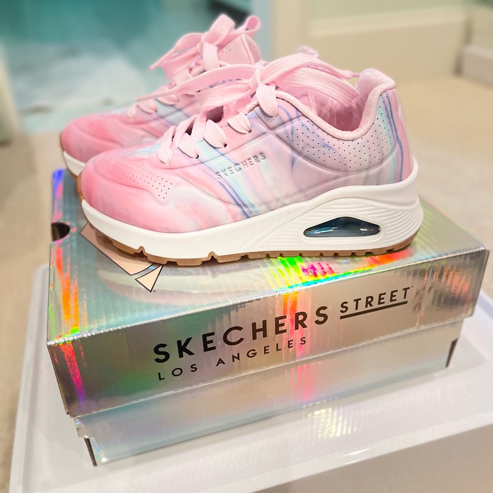 Skechers kids sneakers size 11 Brand new